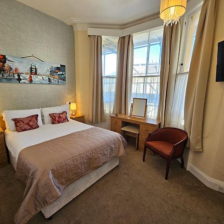 Rivelyn Hotel Bar & Restaurant Скарбъро Екстериор снимка