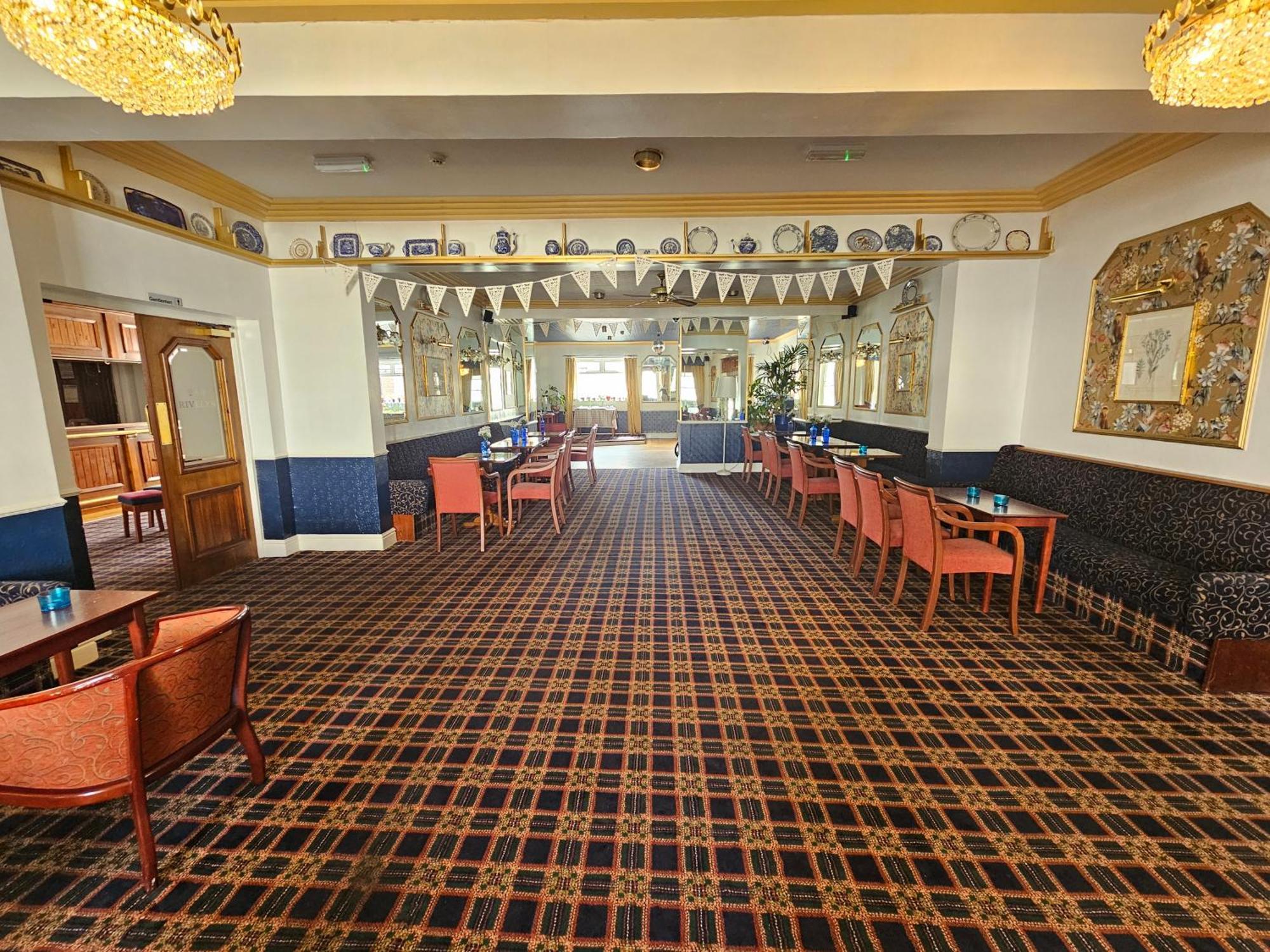 Rivelyn Hotel Bar & Restaurant Скарбъро Екстериор снимка