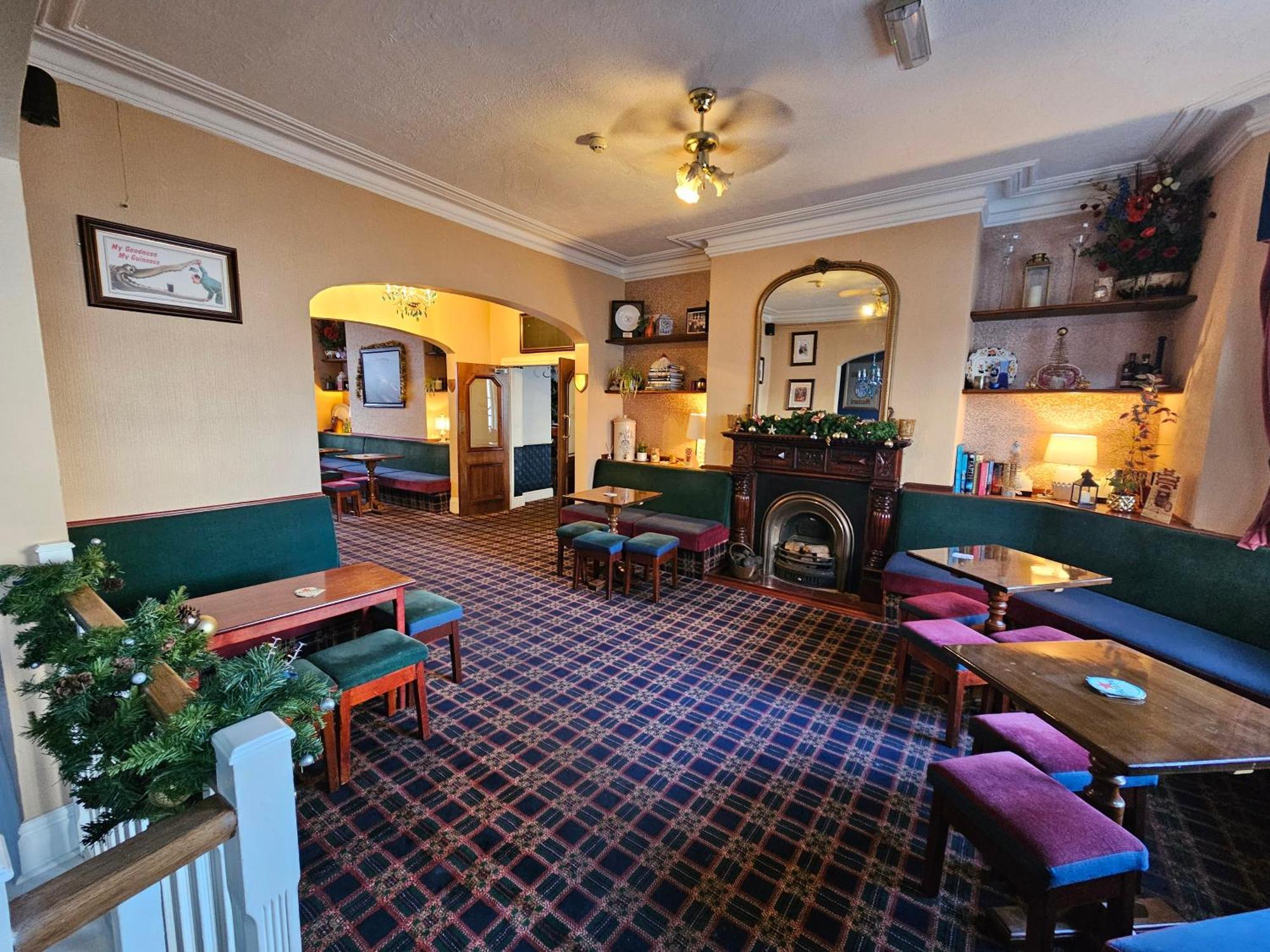 Rivelyn Hotel Bar & Restaurant Скарбъро Екстериор снимка