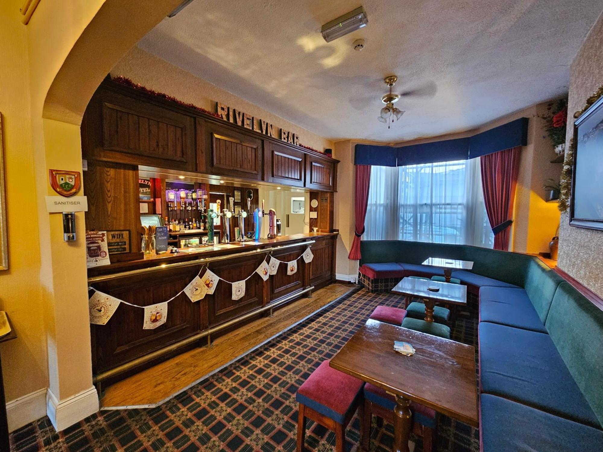 Rivelyn Hotel Bar & Restaurant Скарбъро Екстериор снимка