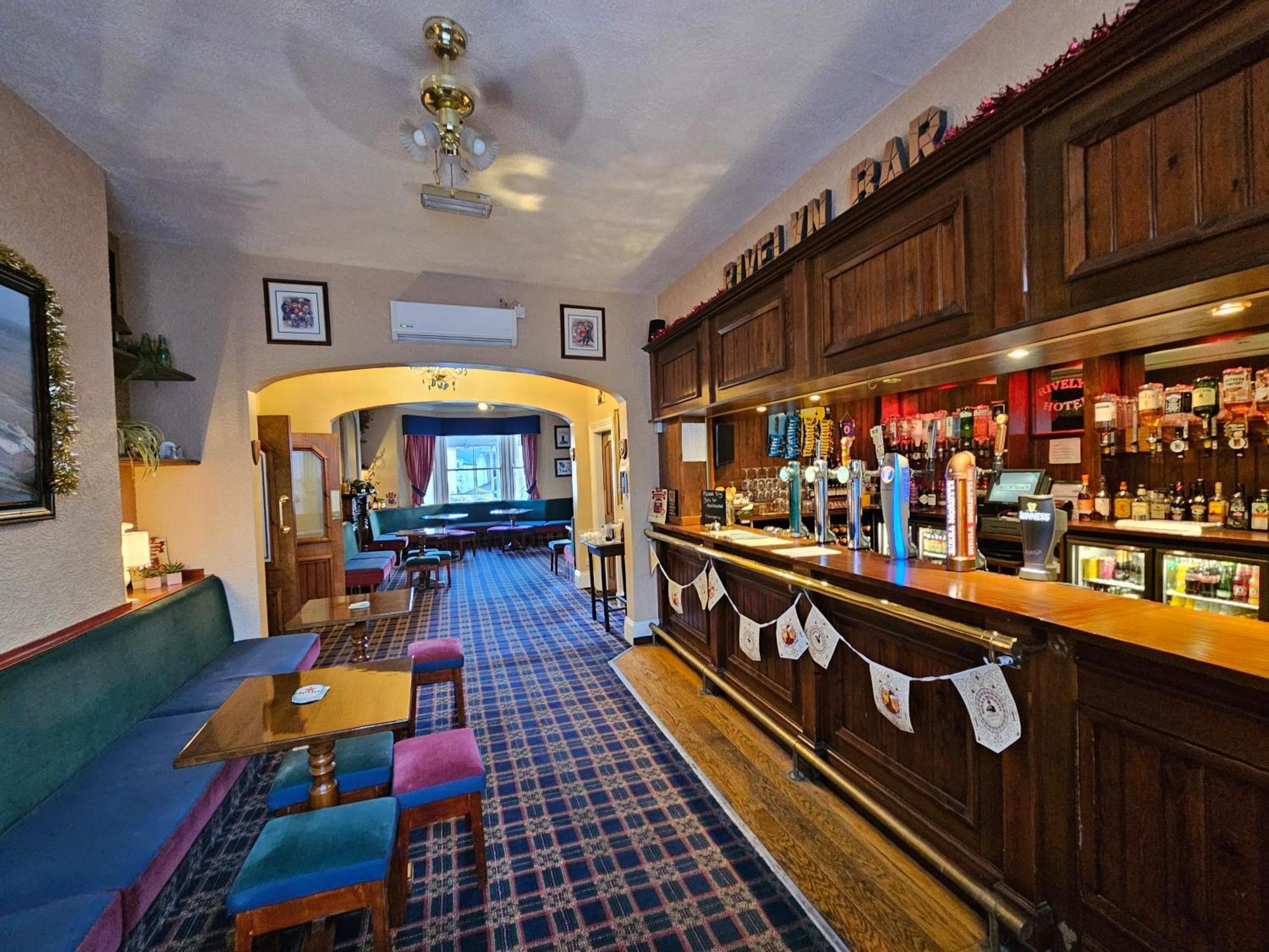 Rivelyn Hotel Bar & Restaurant Скарбъро Екстериор снимка