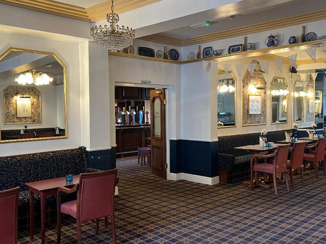 Rivelyn Hotel Bar & Restaurant Скарбъро Екстериор снимка